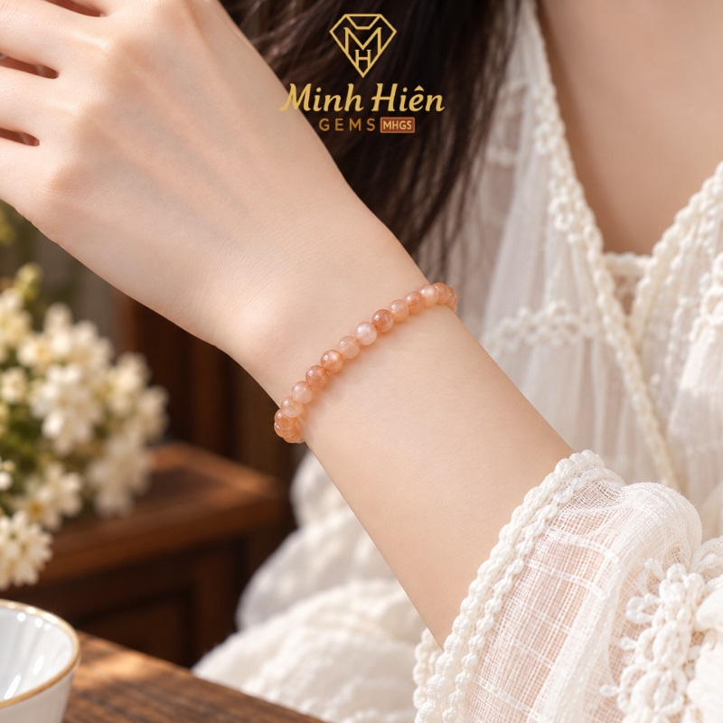 Alternative view of Vòng tay Đá Mặt Trăng Cam ánh kim sa tự nhiên hạt 6.5mm